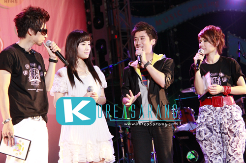 Zhang Li Yin in Thailand 19-03-10