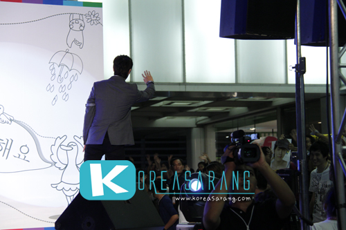 Maxim Contact Lens Surprise Celebration (Press Conference) 11-10-10:DongHae