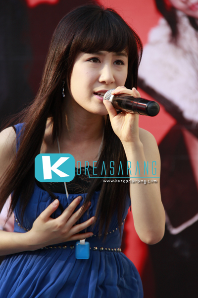 Zhang Li Yin in Thailand 20-03-10