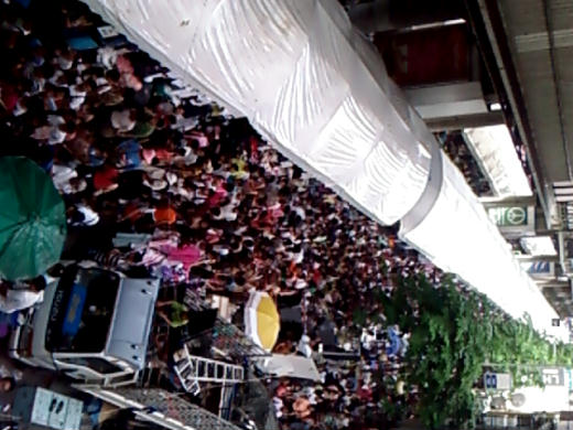 คนหรือมดวะ สีลมตอนนี้