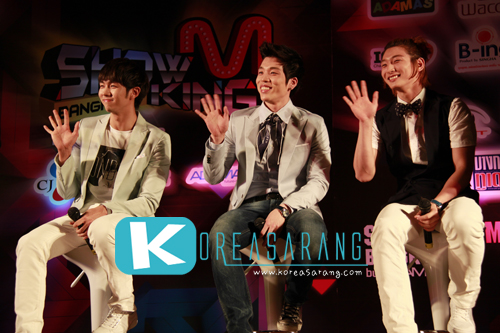 2AM in Thailand 05-04-10:Seulong,Changmin,Jinwoon