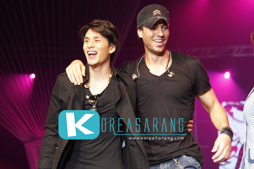 Enrique in Thailand 05-11-10