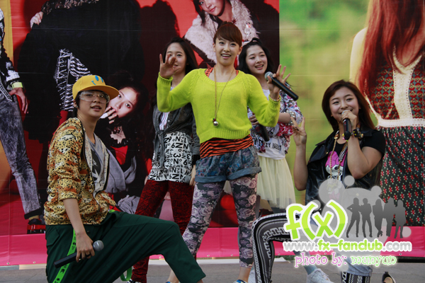 f(x) in Thailand 20-03-10:Victoria,Amber,Krystal,Sulli,Luna
