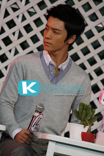 12 Plus Roll-on Press Conference 18-09-10:Donghae