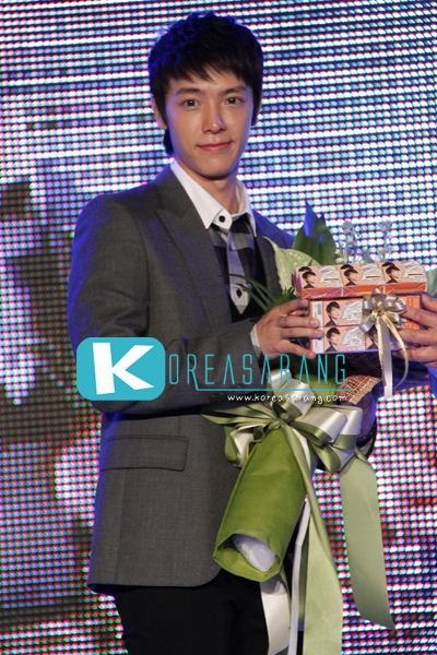 Maxim Contact Lens Surprise Celebration (Press Conference) 11-10-10:DongHae