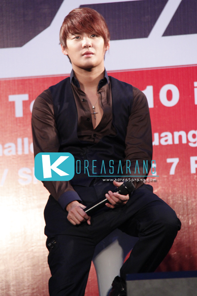 JYJ in Thailand 14-10-10:Junsu