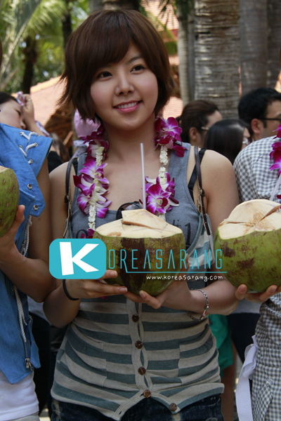 AFTER SCHOOL in Thailand 20-03-10:Raina