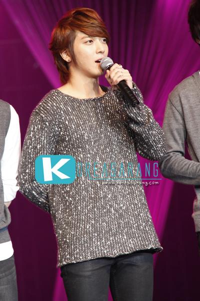 CNBLUE in Thailand 05-11-10:Young Hwa