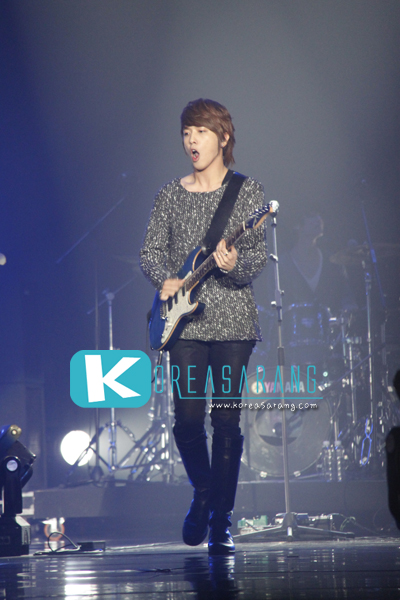 CNBLUE in Thailand 05-11-10:Young Hwa