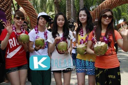 f(x) in Thailand 20-03-10:Victoria,Amber,Krystal,Sulli,Luna