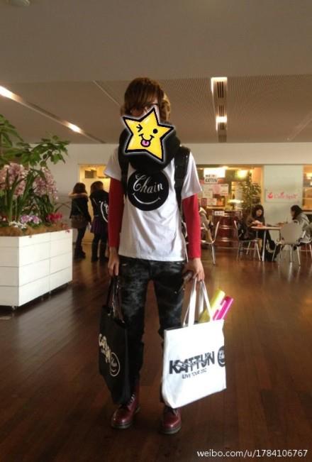 แฟนคลับ KAT-TUN เป็นผู้ชาย ฮีเต็มที่กับชีวิตมาก ฮีท่าทางจะหล่อด้วย ฮ่าาาาาาาาาาา