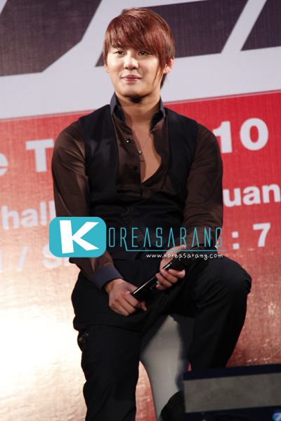 JYJ in Thailand 14-10-10:Junsu