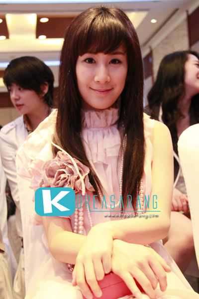 Zhang Li Yin in Thailand 19-03-10