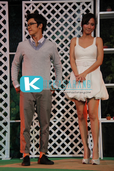 12 Plus Roll-on Press Conference 18-09-10:Donghae,Aum