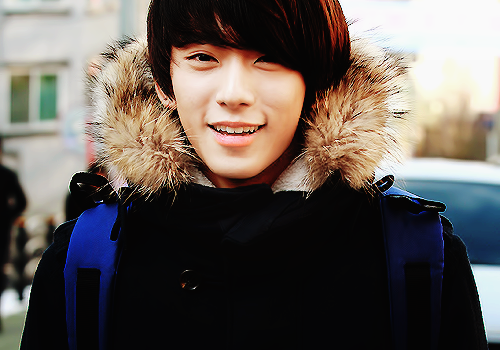 เสื้อกันหนาวเอสกิโม (หนาๆ มีขนตรงฮู้ด)