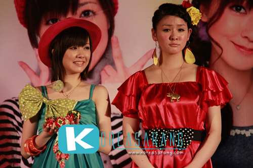 Berryz Kobo in Thailand 25-03-10:Saki,Risako