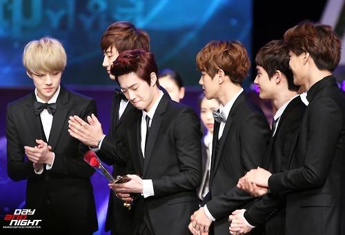 [Pic] 121128 EXO-K at The 19th Korean Entertainment Awards