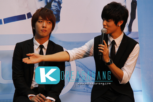 CNBLUE in Thailand 10-09-10 (Press Conference): Young Hwa,