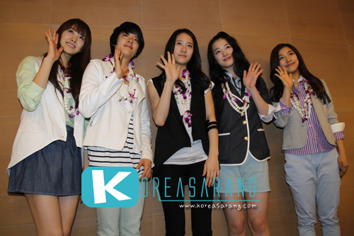 f(x) in Thailand 18-03-10:Victoria,Amber,Krystal,Sulli,Luna