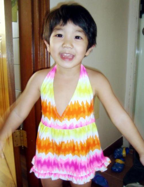 ยูกึนเอ๊ย...หนูจะครอสเดรสซิ่งเหรอจ๊ะ..ปรึกษาออมม่าคีย์หน่อยมั้ย - -a