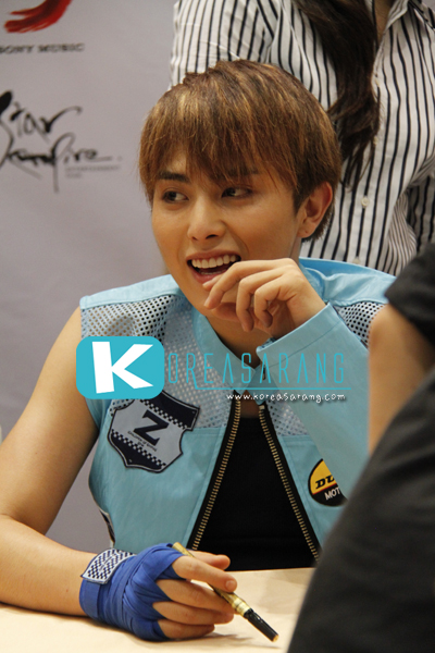 ZE:A in Thailand 29-07-10:Heechul