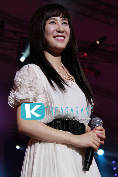Zhang Li Yin in Thailand 19-03-10