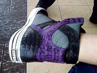 น้อง(ลูกพี่ลูกน้อง)มันใส่มาราคาคู่ละ5xxx ใส่แล้วแทบบินได้