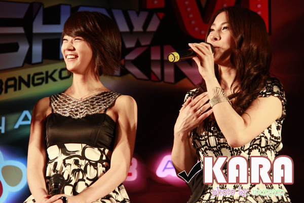 KARA in Thailand 05-04-10:Seungyeon,Gyuri