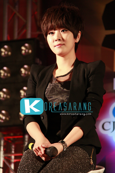 BROWN EYED GIRLS in Thailand 05-04-10:Narsha