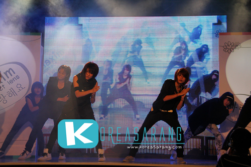 Maxim Contact Lens Surprise Celebration (Press Conference) 11-10-10