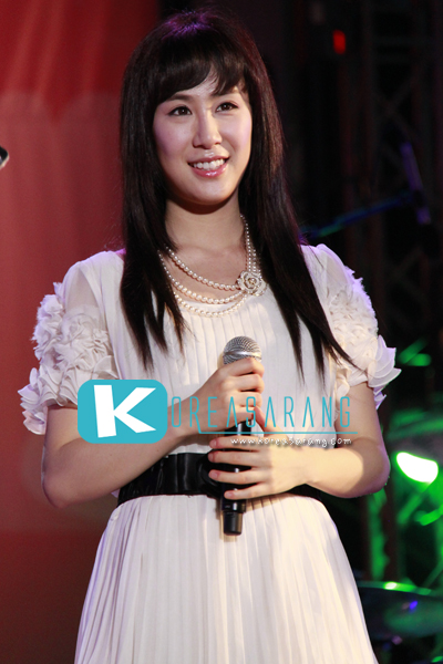 Zhang Li Yin in Thailand 19-03-10
