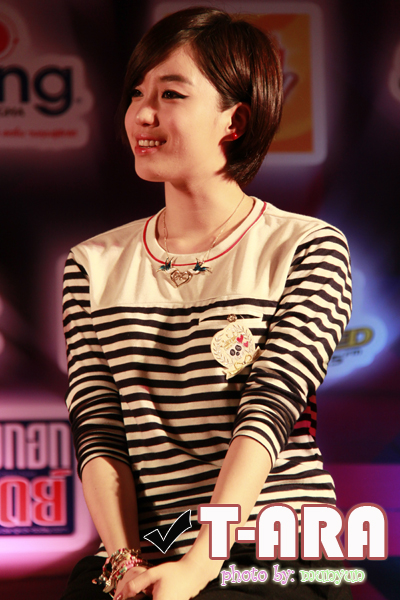 T-ARA in Thailand 05-04-10:Eunjeong