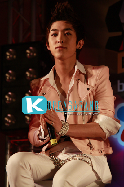 THE BOSS in Thailand 05-04-10:Hyunmin