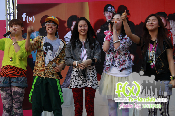 f(x) in Thailand 20-03-10:Victoria,Amber,Krystal,Sulli,Luna