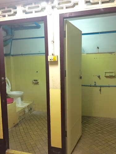 ตึกให้เช่าทำเลดีมากๆบนถนนหน้าเมือง 0815446181