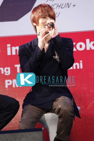 JYJ in Thailand 14-10-10:Jaejoong