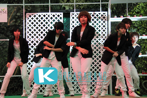 12 Plus Roll-on Press Conference 18-09-10:Cover Dance