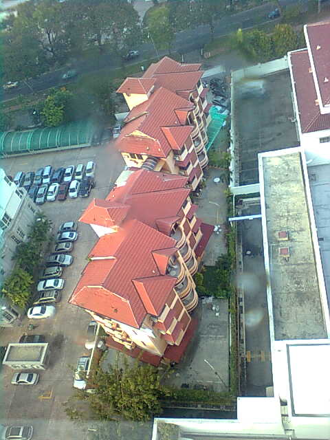 มองลงไปตึก4ชั้นขัางล่าง