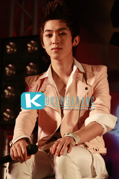 THE BOSS in Thailand 05-04-10:Hyunmin