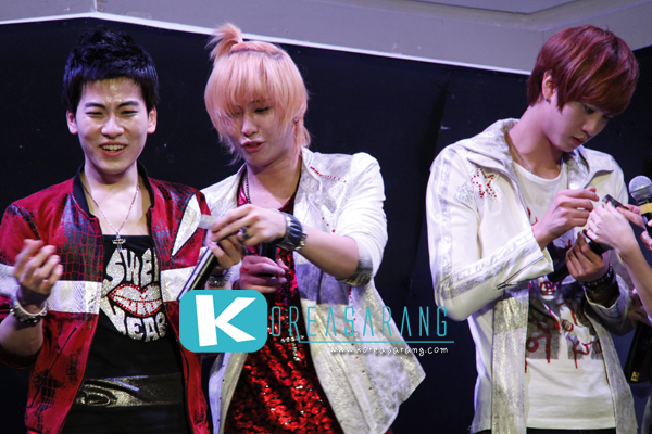 DNT in Thailand 17-12-09 : DNT Crazily Pretty with DAY fan live in Bangkok=>Byung Kyu+Joon Yong+Dong Wook