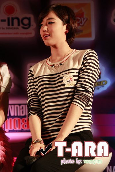 T-ARA in Thailand 05-04-10:Eunjeong