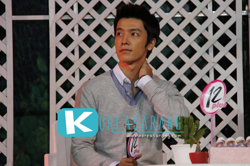12 Plus Roll-on Press Conference 18-09-10:Donghae