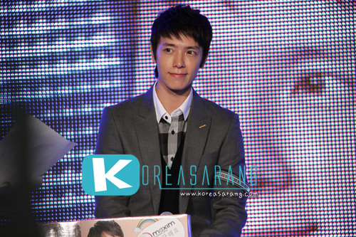 Maxim Contact Lens Surprise Celebration (Press Conference) 11-10-10:DongHae