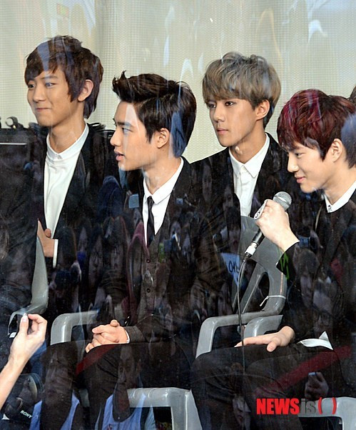 [Pic] 121202 EXO-K @ Red Cross Youth