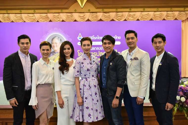 เหล่าศิลปินดาราร่วมงานการกุศลโครงการปลูกถ่ายไตถวายเป็นพระราชกุศล 60 พรรษาสมเด็จพระเทพฯ