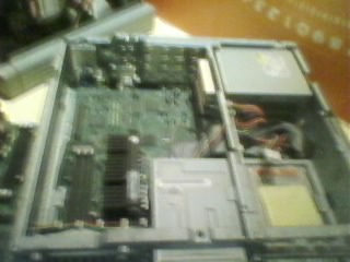 ตอนนี้มาถึงที่ "คอมพิวเตอร์เพื่อชุมชน" เจอ PC เก่า ตั้งโชว์ (Pentium II Slot 1)! 