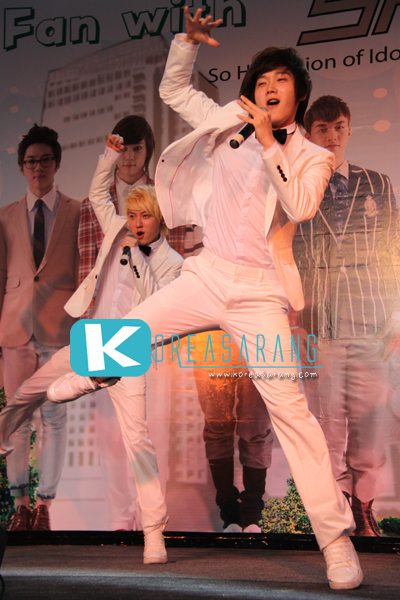 SHU-I in Thailand 16-07-10:Changhyun,Hyungjun