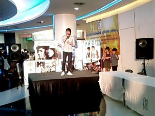 ร้องได้ตกคีย์เอามากๆ คนก่อนหน้าร้องsoulmate ดำน้ำทั้งเพลง