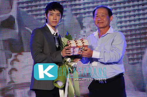 Maxim Contact Lens Surprise Celebration (Press Conference) 11-10-10:DongHae