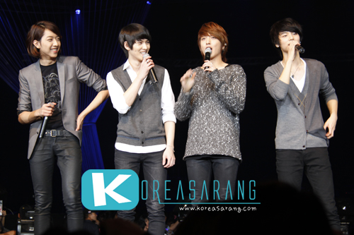CNBLUE in Thailand 05-11-10